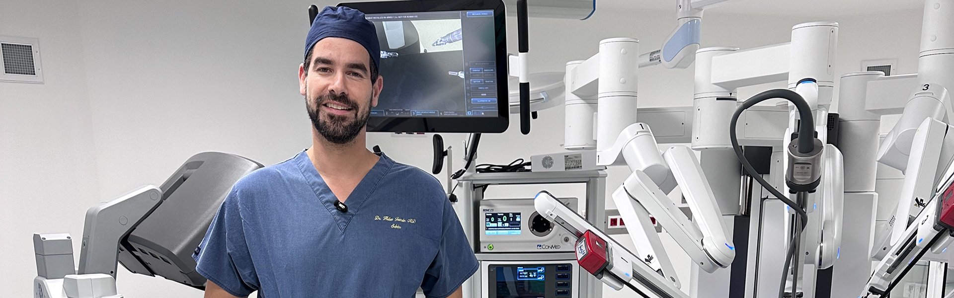 Surgical operating table with Da Vinci robot